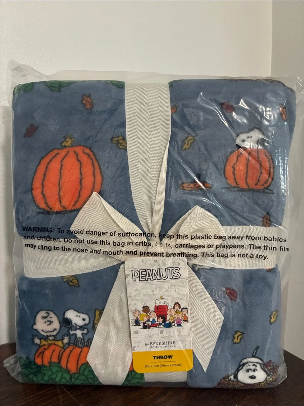 NWT-BERKSHIRE- Peanuts- Snoopy & Friends- Blue Fall VelvetSoft Blanket 55x70